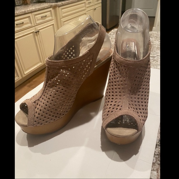 Steve Madden Syrrus Beige Wedge - Picture 5 of 12